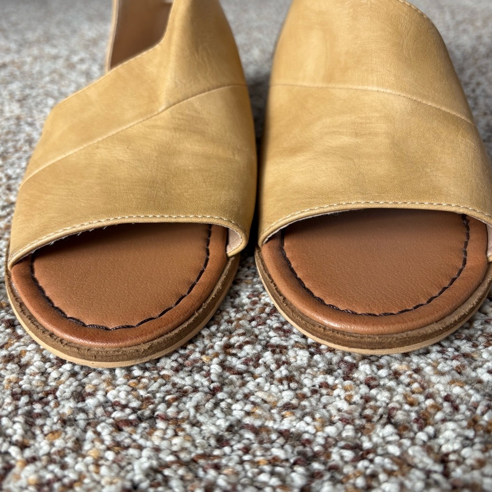 BEAST FASHION Tan Open-Toe Sandals Women’s Sz 7 - Picture 11 of 11